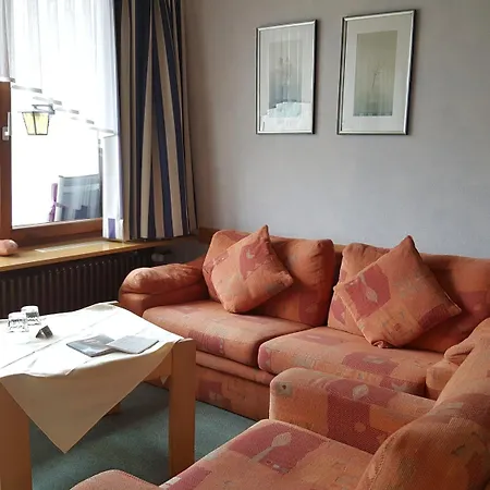 Am Schoenenberg מלון