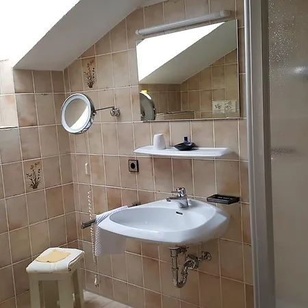 Ξενοδοχείο Am Schoenenberg 3*