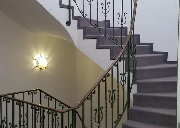 Am Schoenenberg מלון