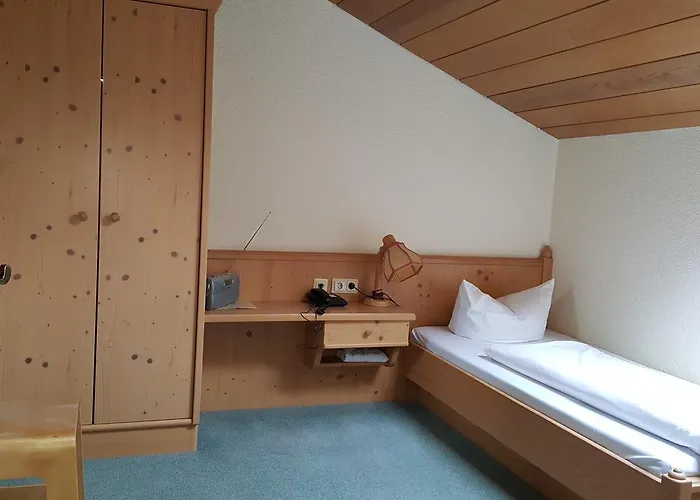 Am Schoenenberg מלון